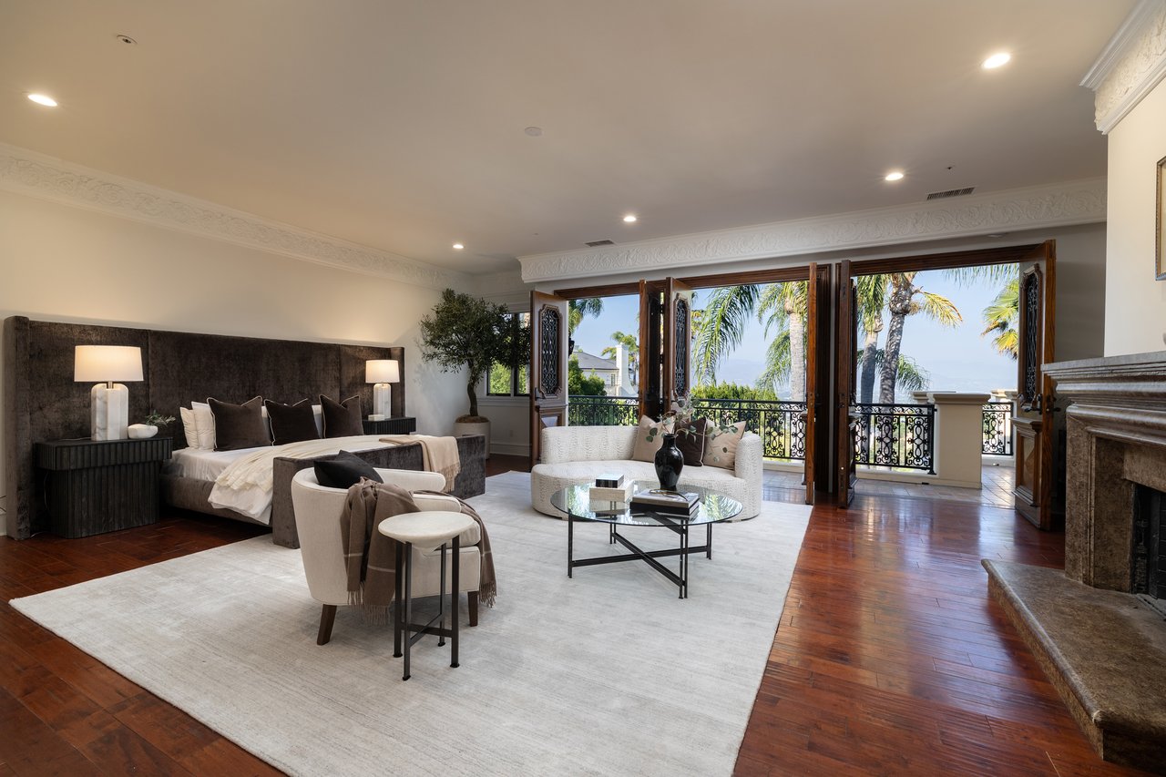 3364 Clerendon Rd, Beverly Hills