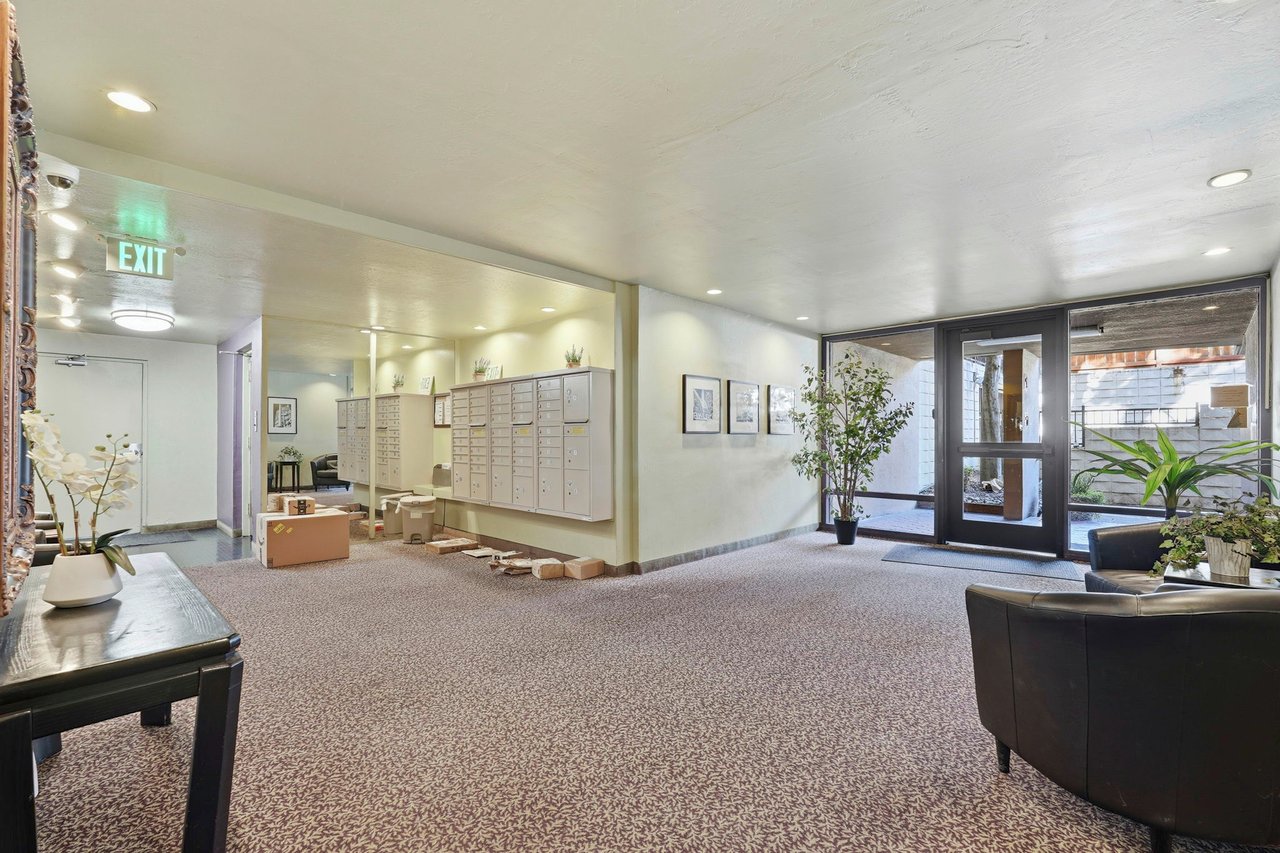407 Orange St 206