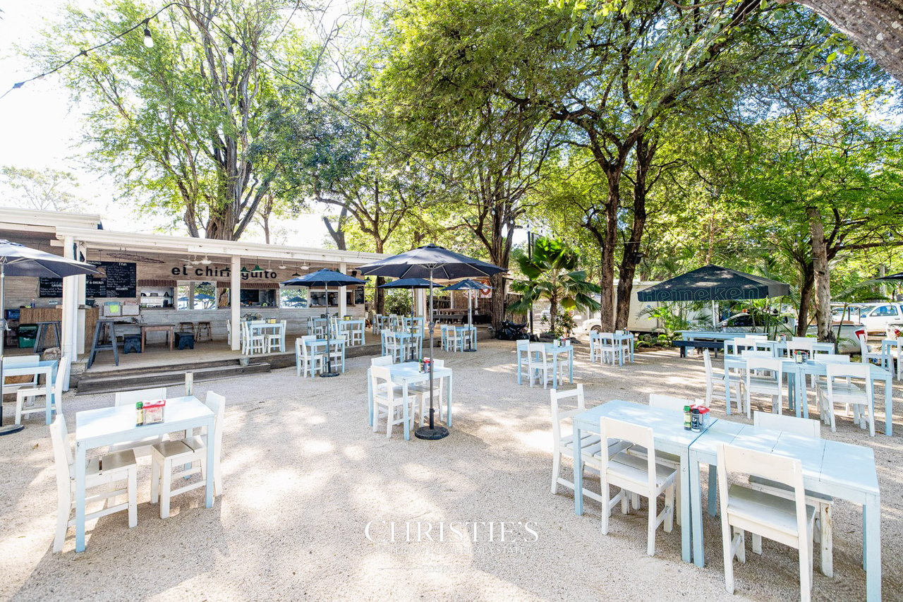 Beachfront Restaurant in Paradise, El Chiringuito