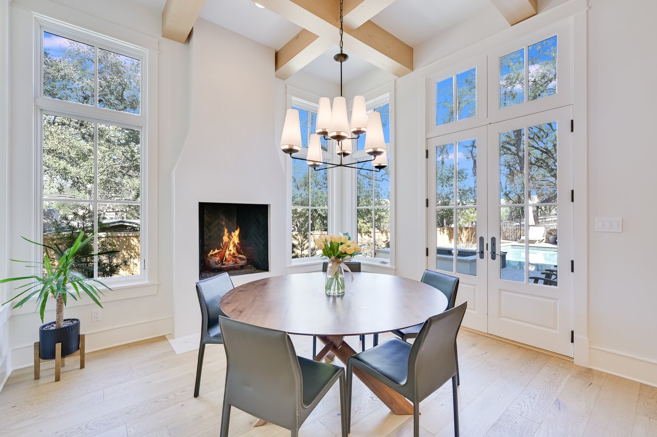 4907 Rollingwood Drive