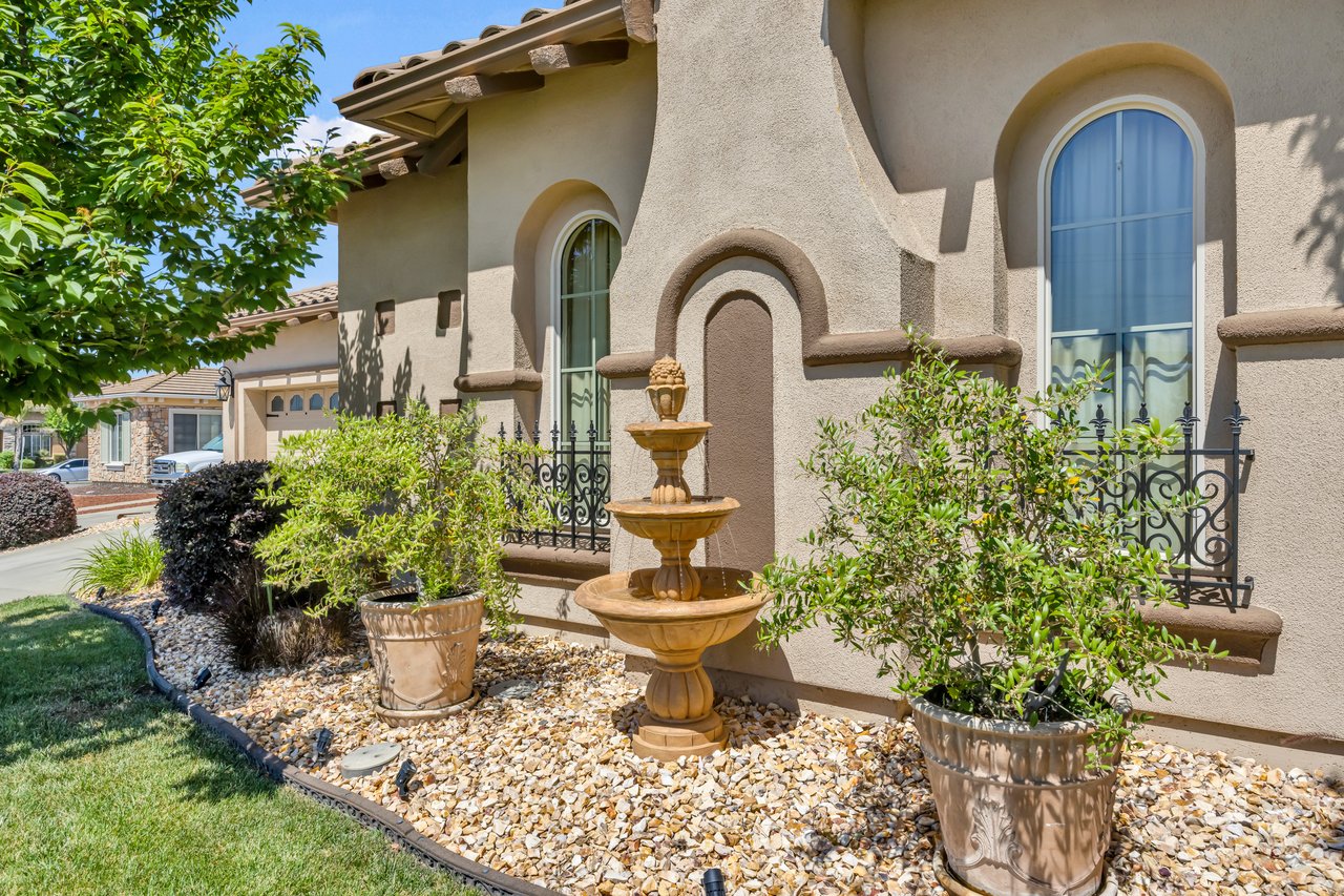 4040 Borderlands Dr