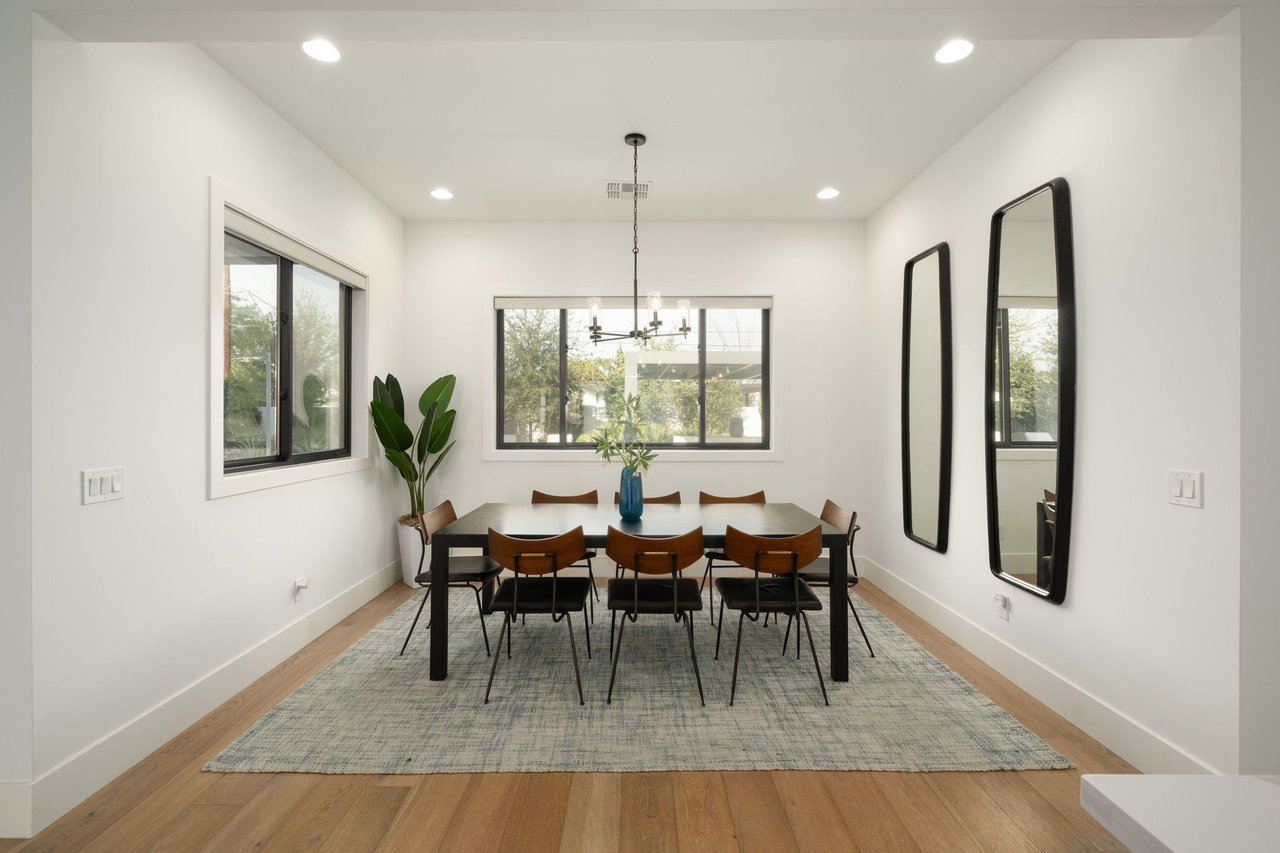 3226 E GLENROSA Avenue