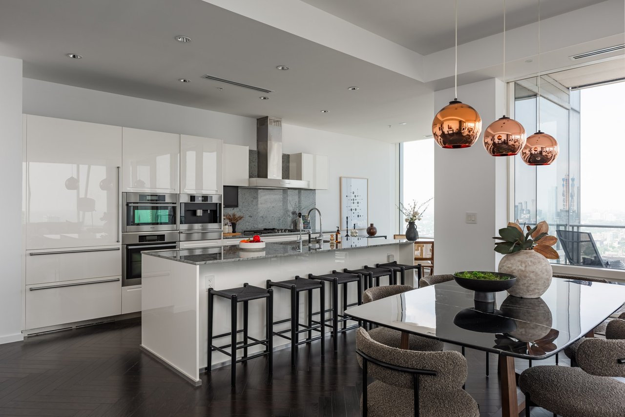 Suite 6104- 180 University Avenue