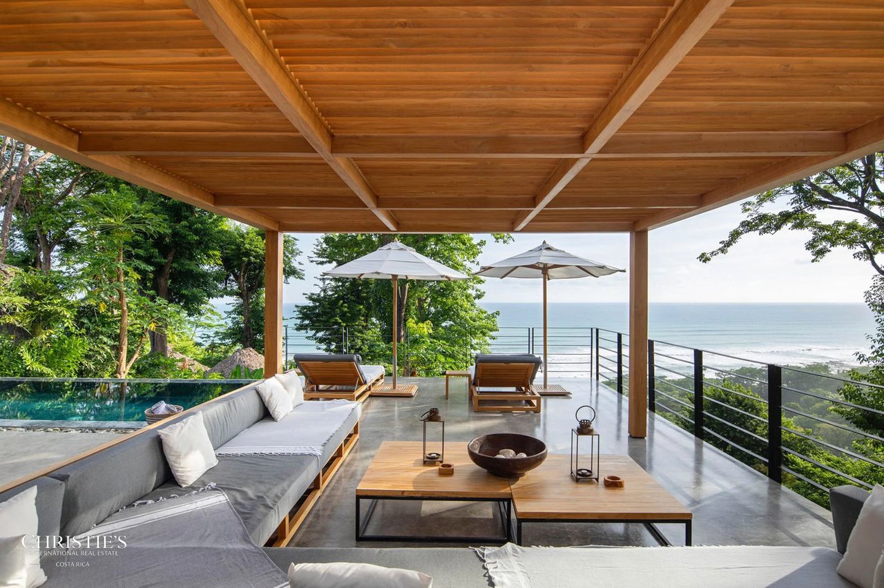 Coastal Estate with Two Villas and Dramatic Ocean Views