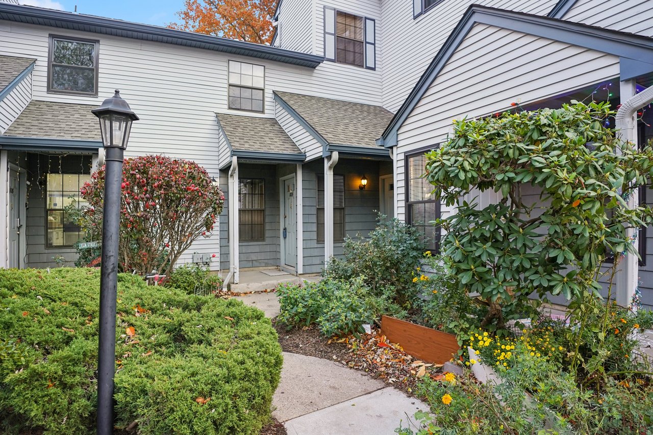 809 Woodbridge Commons Way