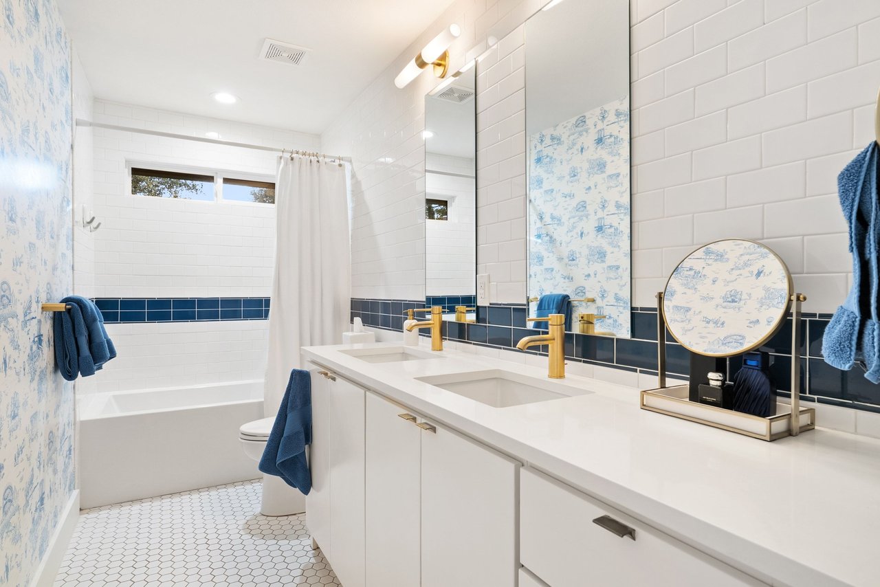 Balcones Mid-Century Modern Retreat