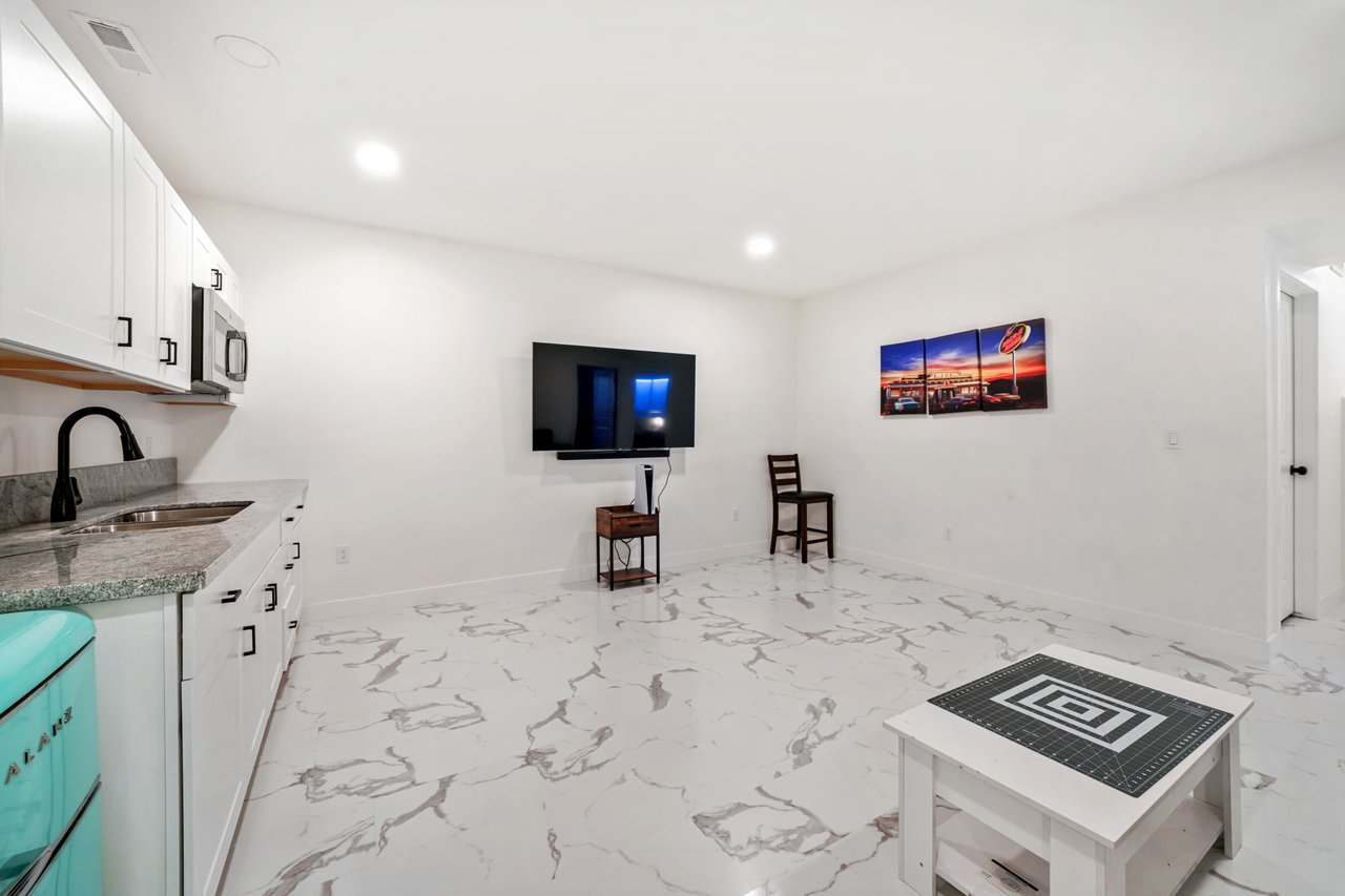4696 W Camellia N
