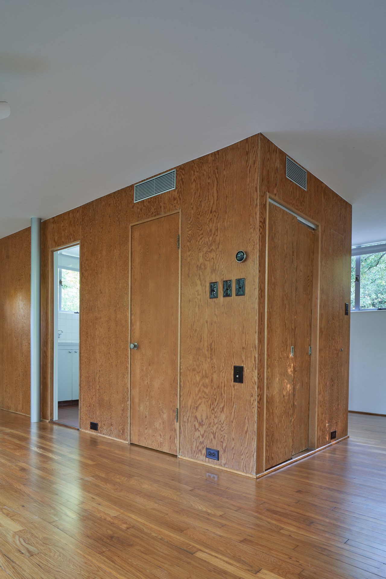 The Perch - Rare International style Architecture in Austin 