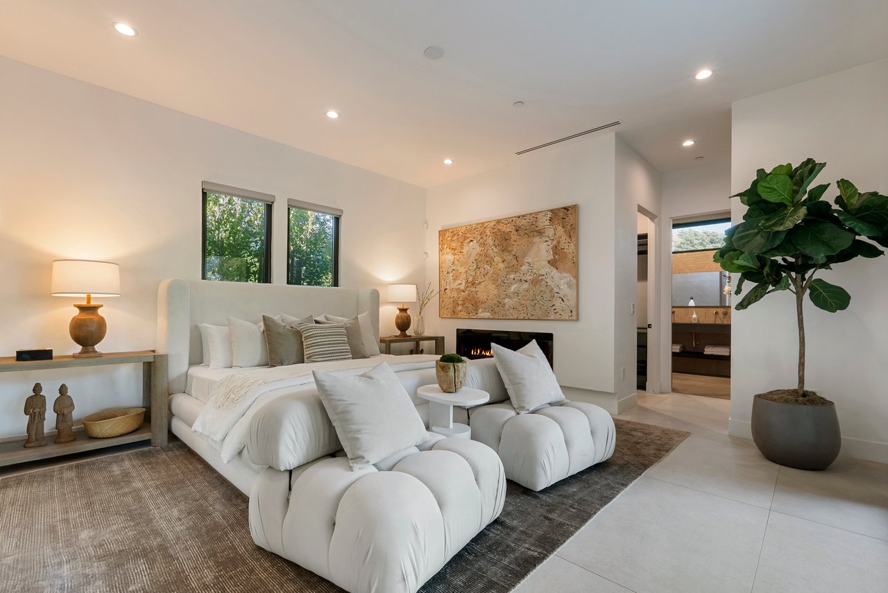 5186 Gloria Ave, Encino