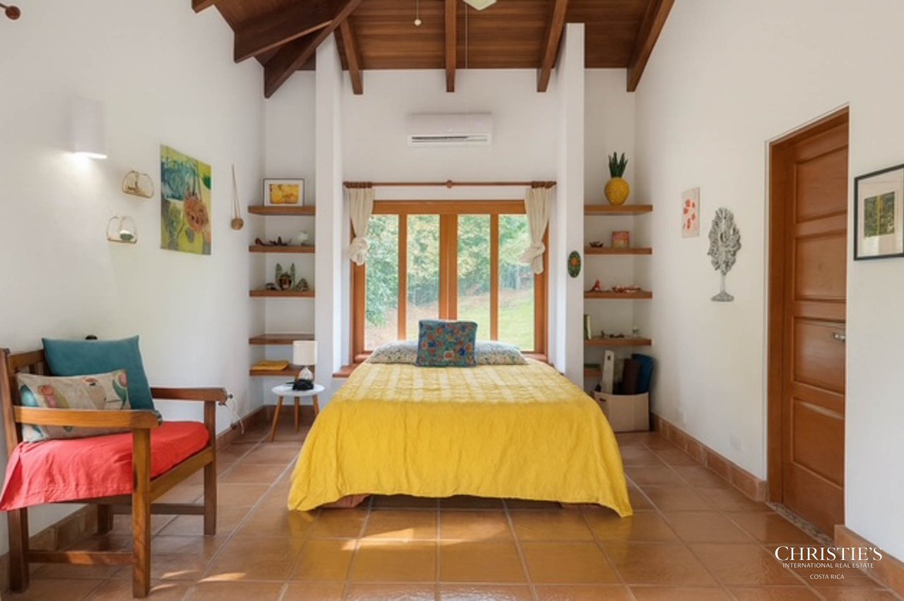 Tambor Cottage on the Pond