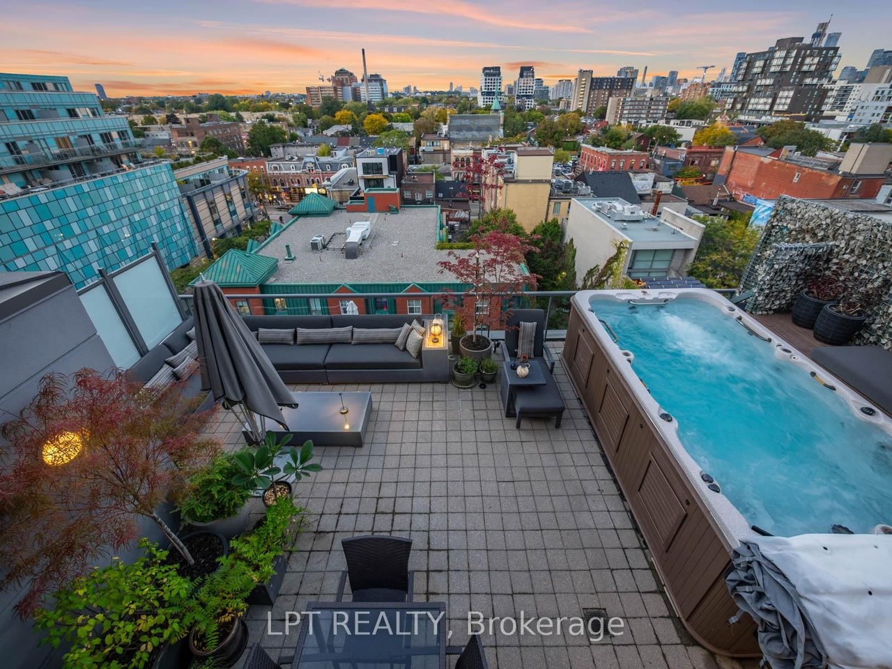 PENTHOUSE LUXURY IN KING WEST
