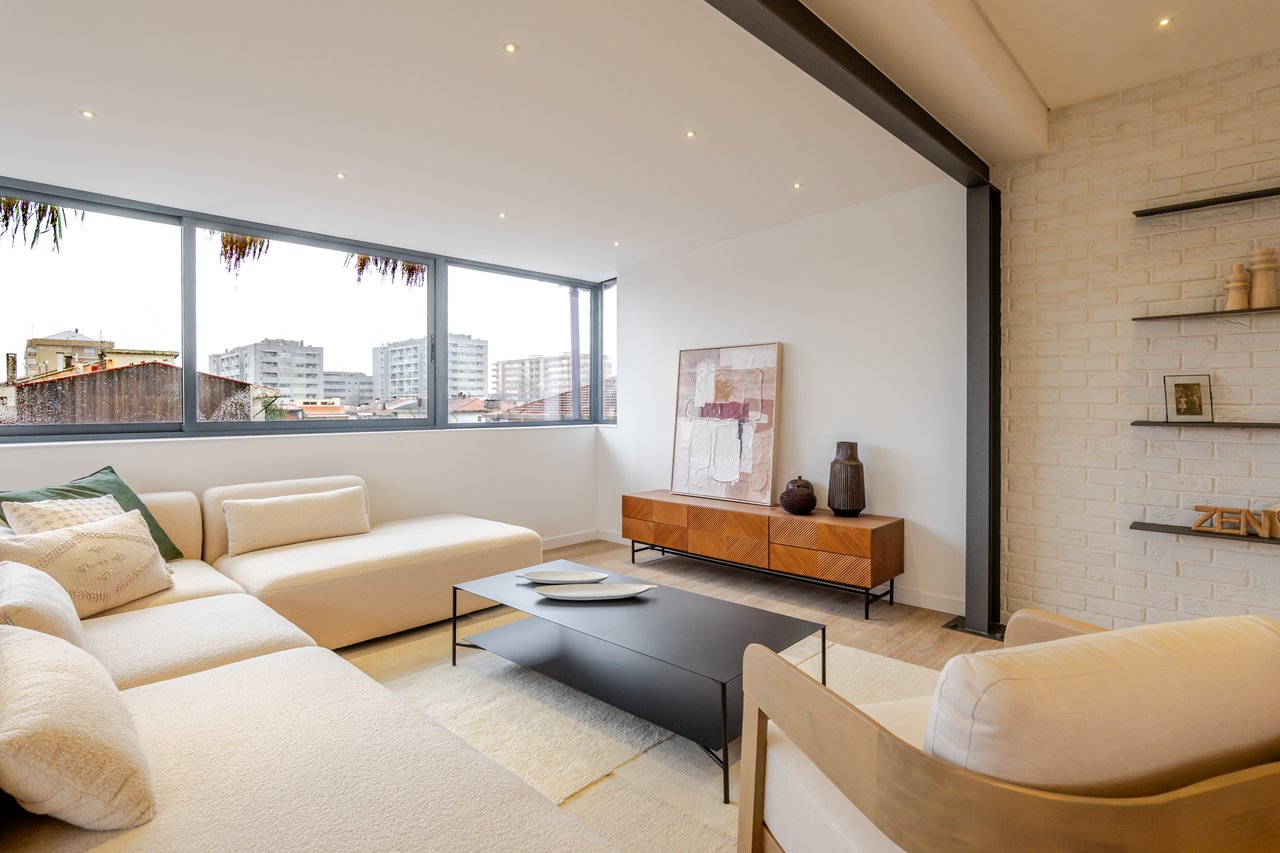 Renovated 3-Bedroom Apartment with 2 Bathrooms and Lift in Bonfim, Porto