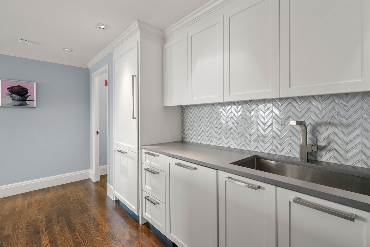 Highly Renovated Harbor Towers Residence