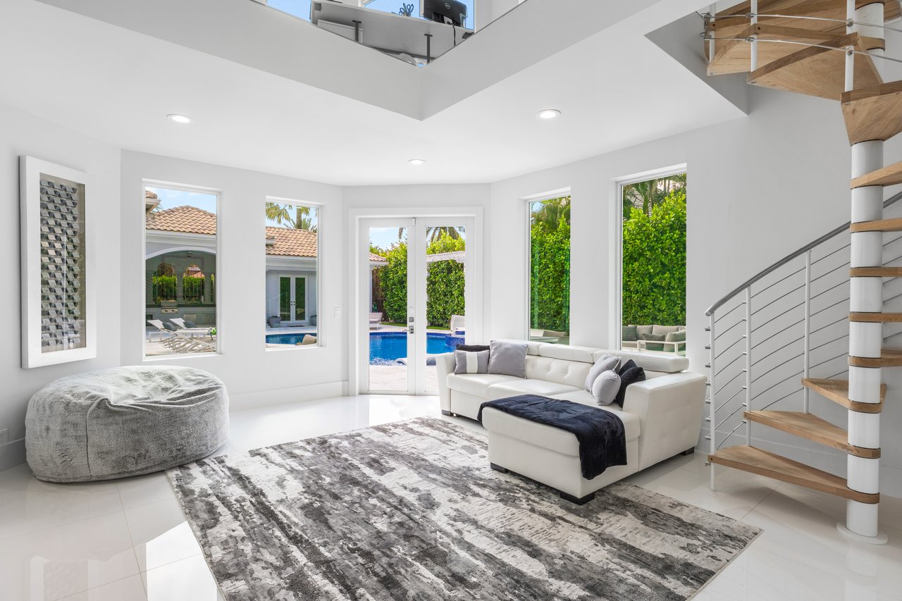 5784 Vintage Oaks Circle