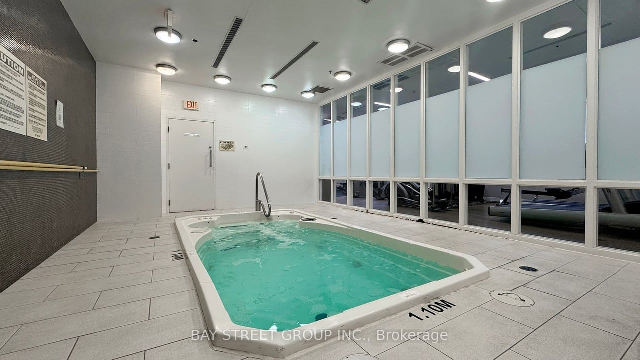 STUNNING SUNNY PENTHOUSE