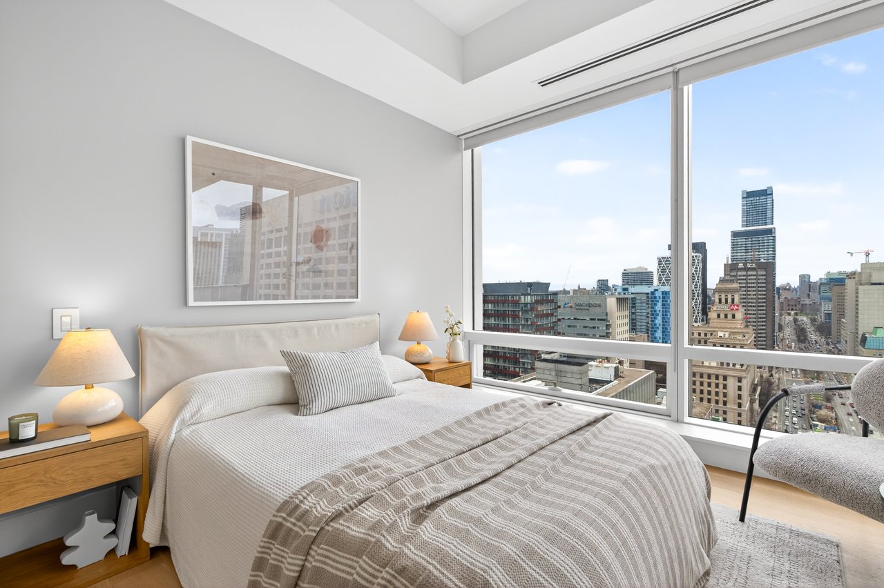 Suite 2806- 180 University Avenue