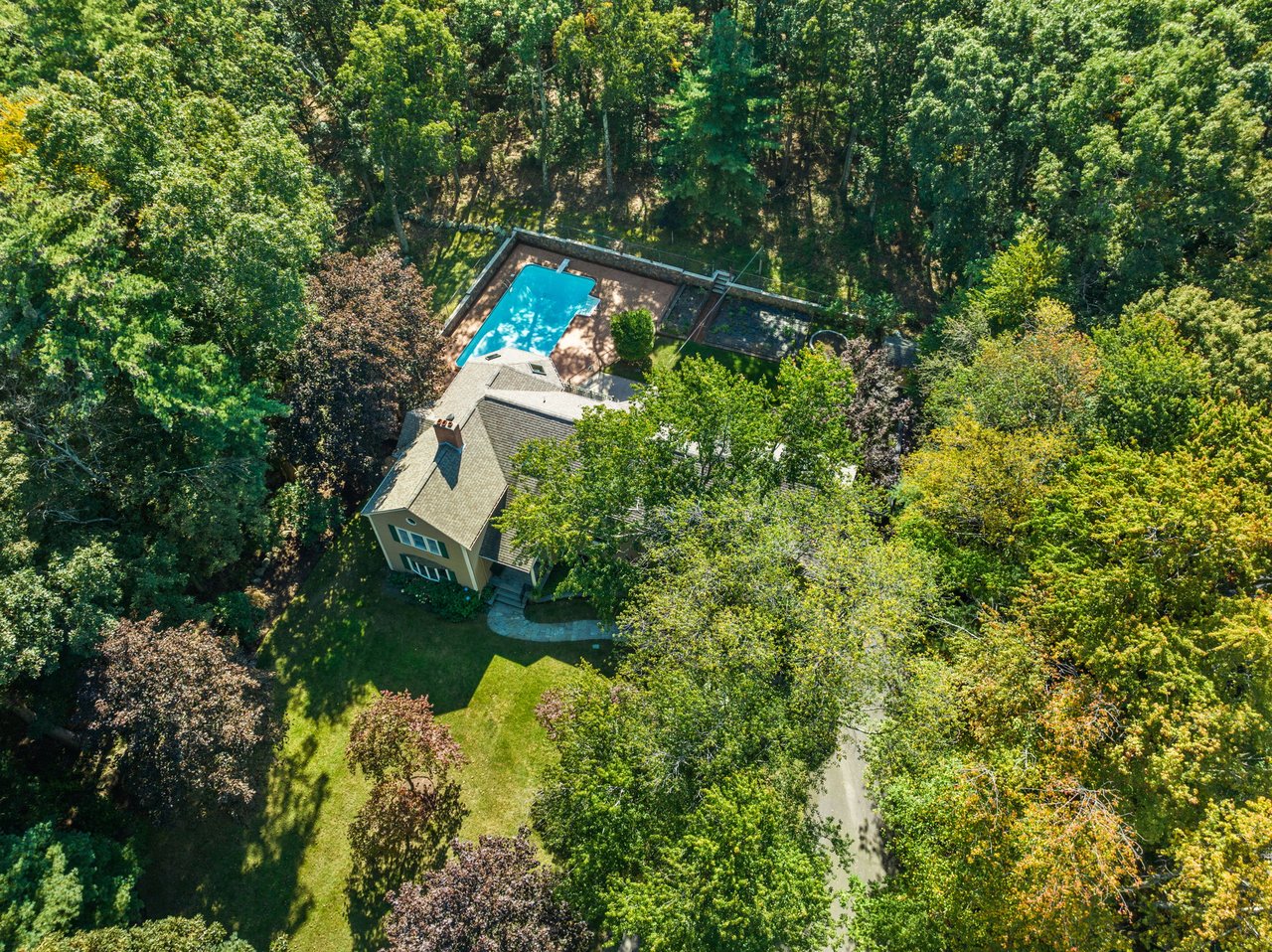 4 Leslie Rd