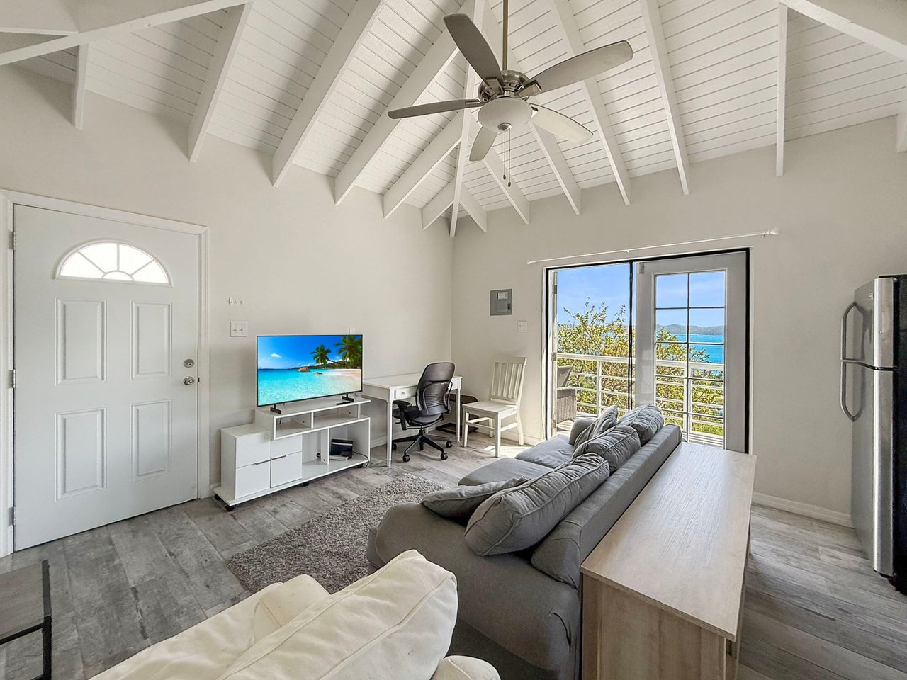 1042 Romney Park 1 Bedroom Apartment