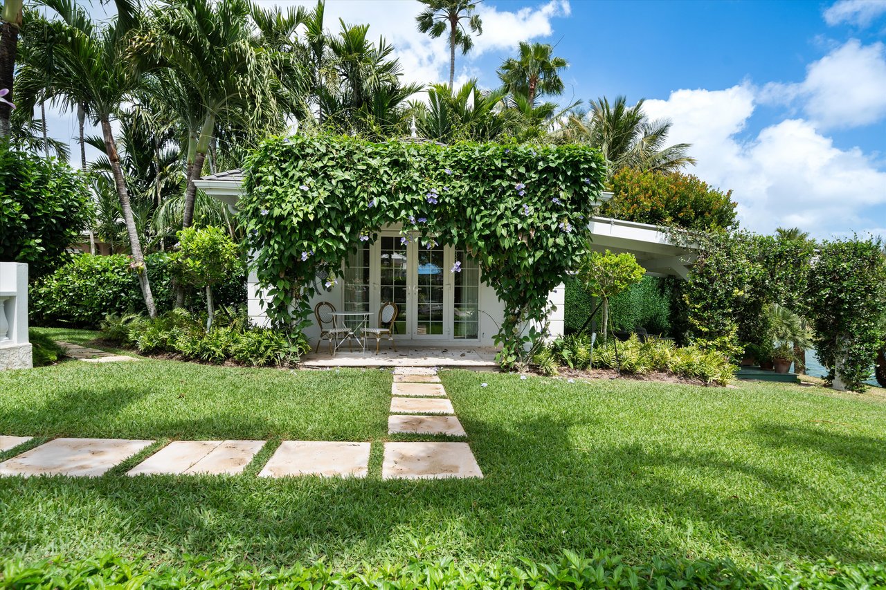 Little Southern Comfort in Lyford Cay