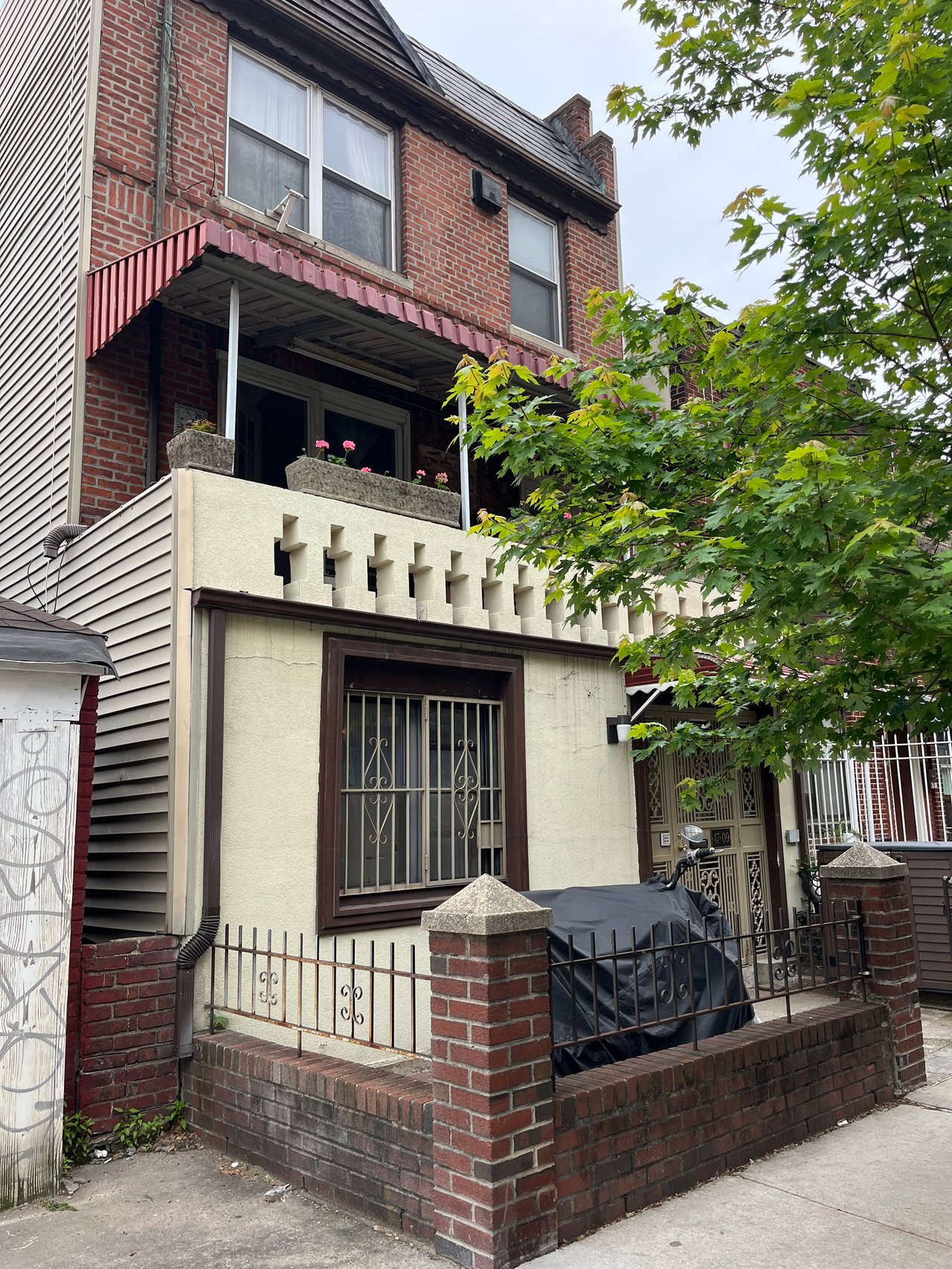 Sunnyside 3 Family House