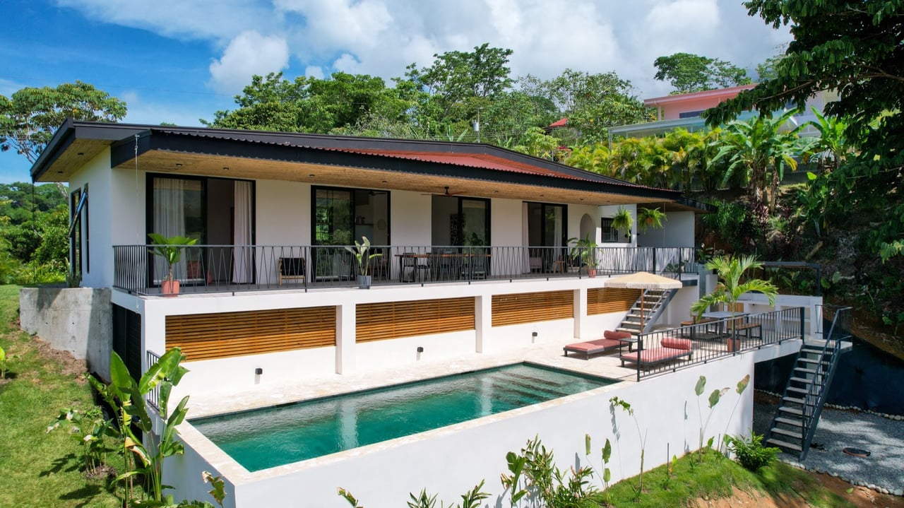New Modern Ojochal Home with Pool, Office & Mountain Views 24/7 Security