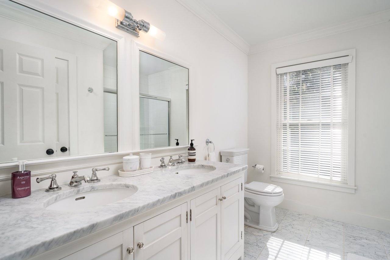 Private Sagaponack Estate Near the Ocean and Vineyards