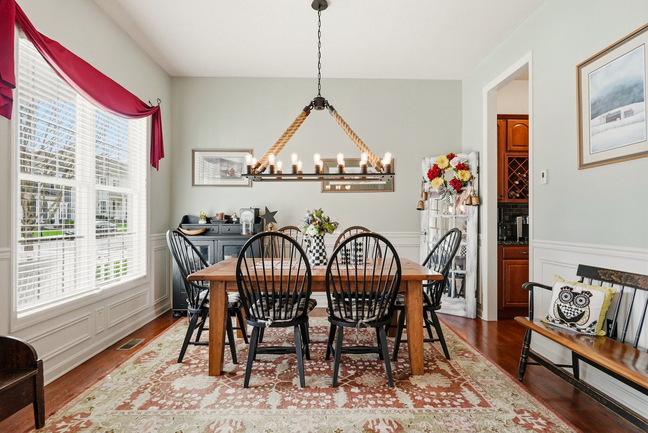 EXCLUSIVE LISTING  -  1234 Newbury Highland