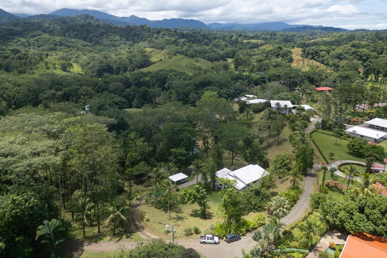 Casa del Lago, 2 bdrm + Private apartment near Quepos
