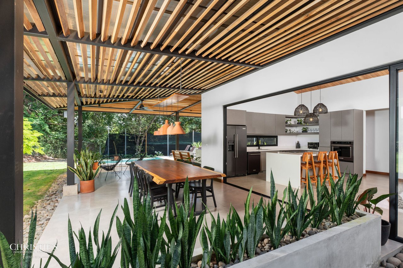 Casa Lola – Contemporary Beachside Oasis in Playa Grande