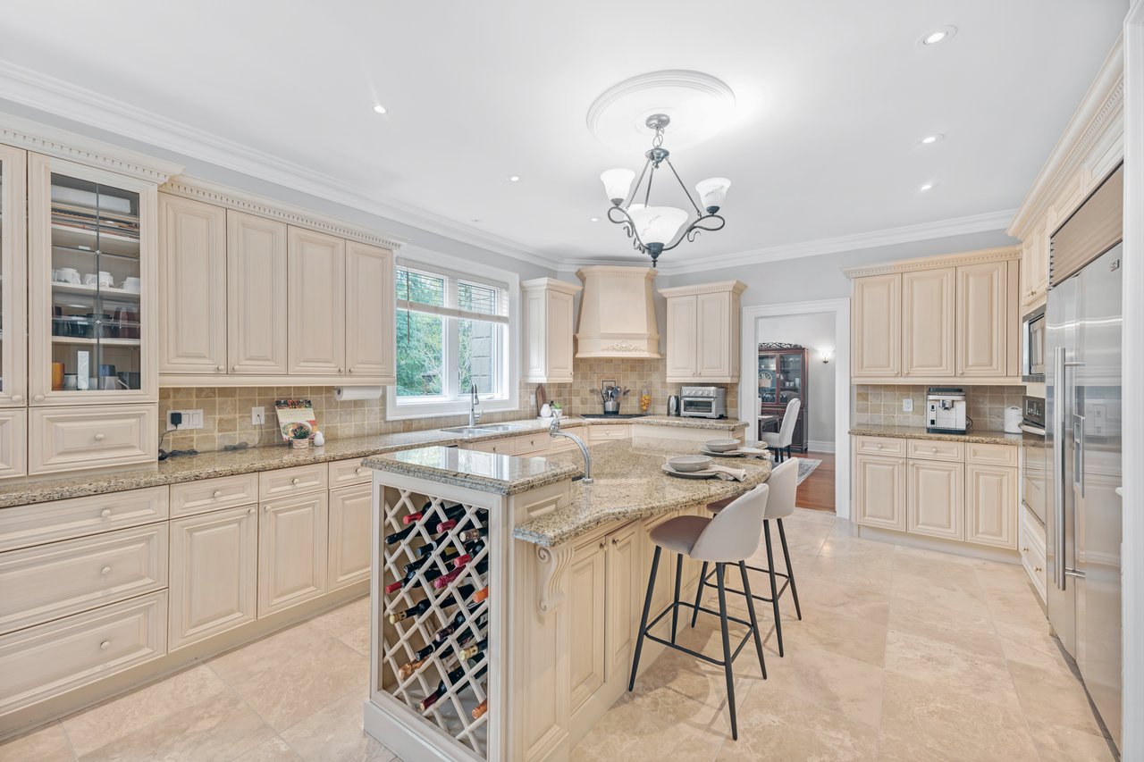 2126 Parker Dr