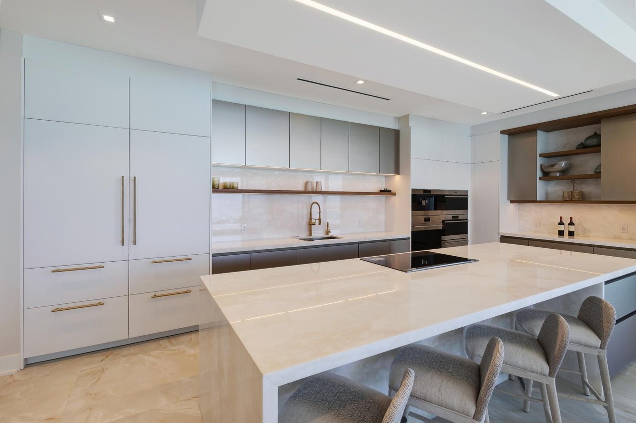 Aqualina Beach Front Apartment, 1103 