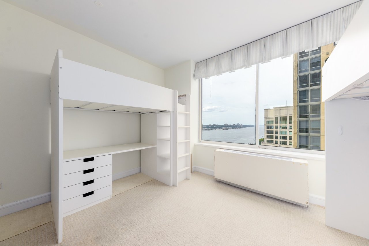 200 Riverside Boulevard, #35C