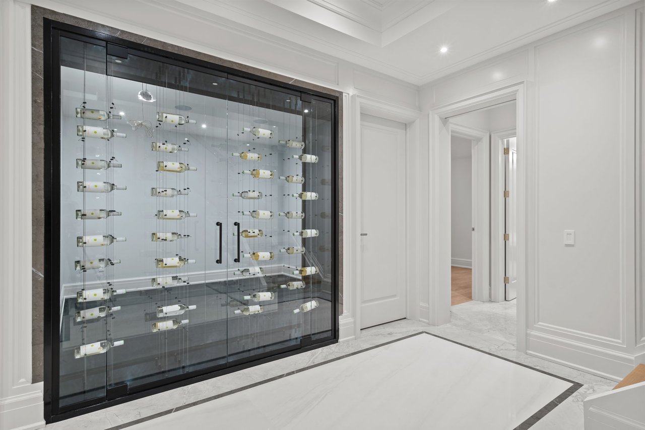 Prestigious Dunvegan Rd