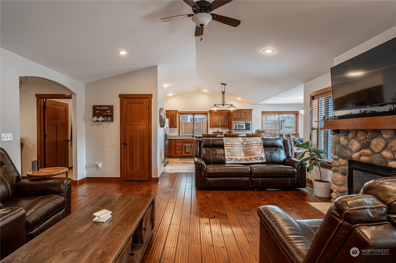 393 Ridgewood Dr