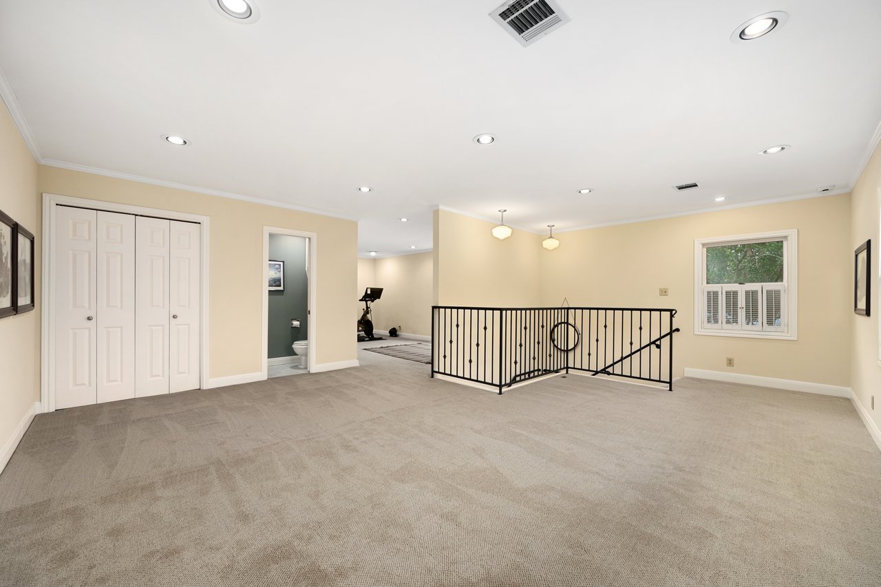 1311 Kent Lane