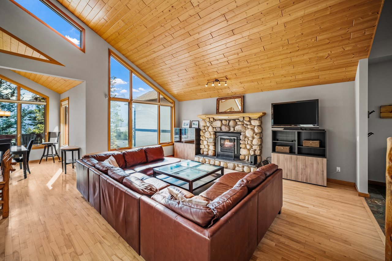369 Eagle Heights