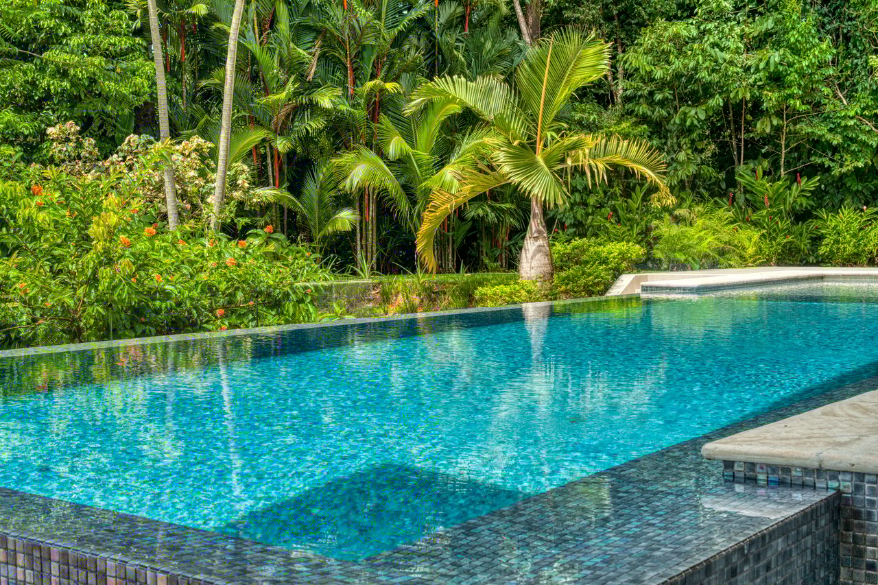 Casa Nueva Vida with Ocean Views & Dual Edge Infinity Pool