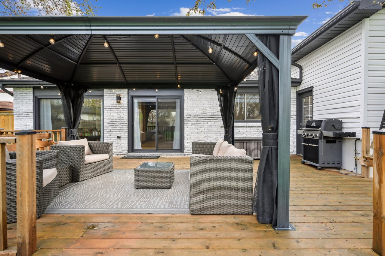 Completely Renovated Sidesplit on an Exclusive Cul-De Sac