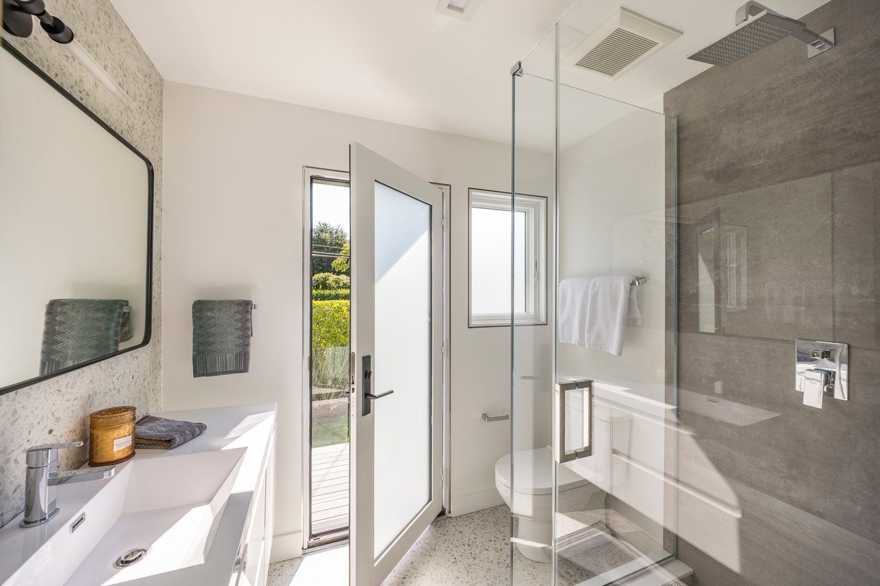 1076 Ocean Road, Bridgehampton