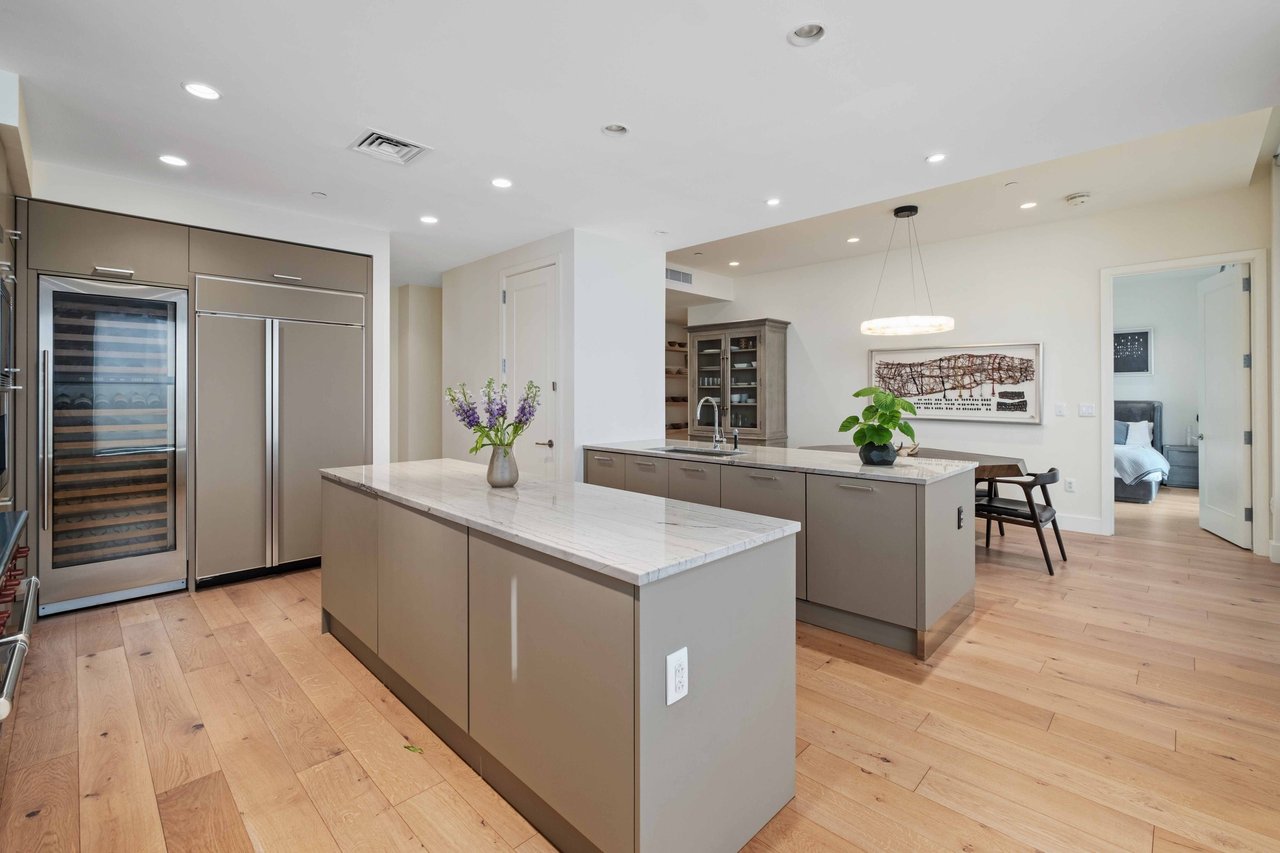 200 Congress Ave #18AE