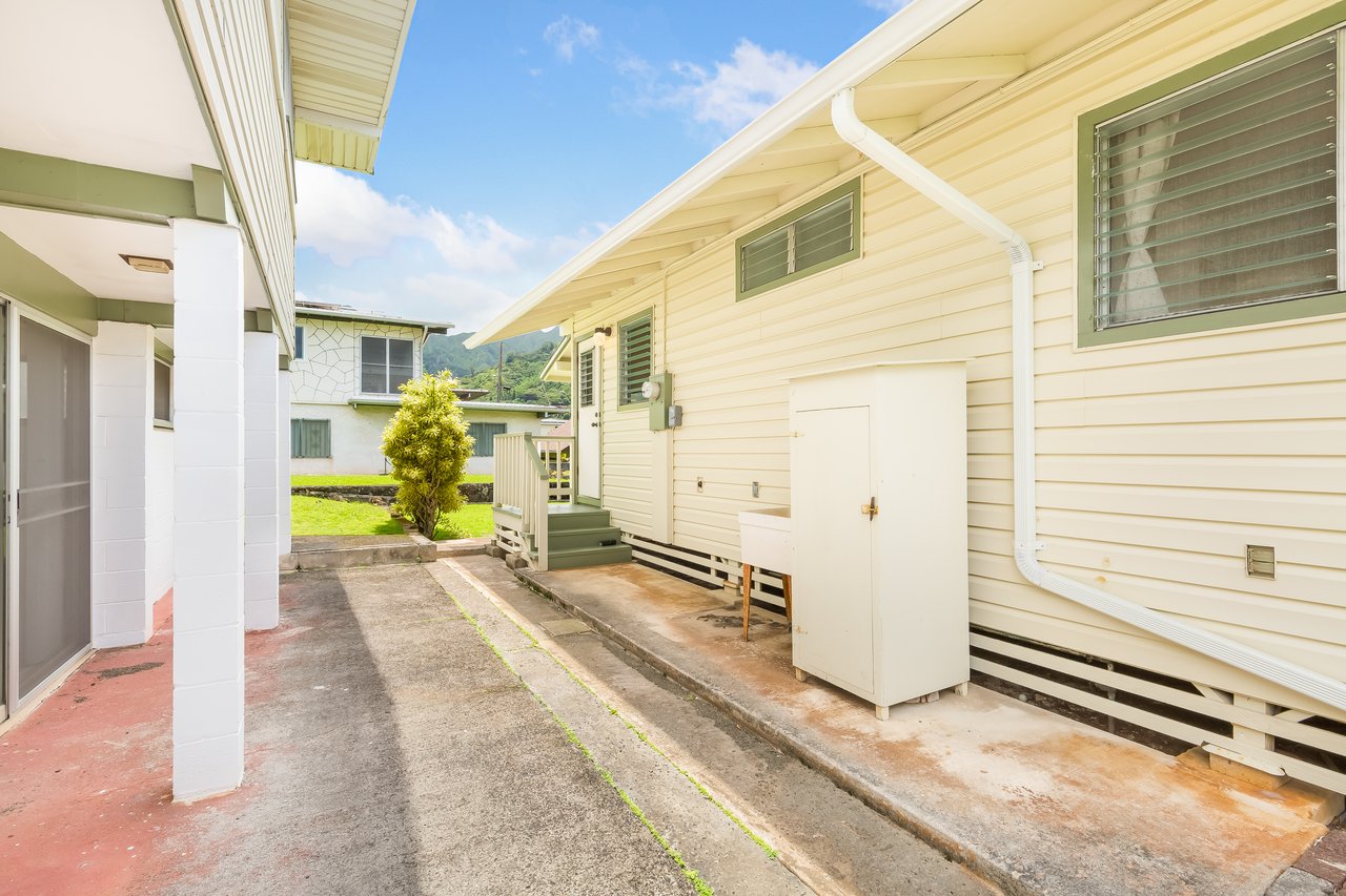 3313 Manoa Road