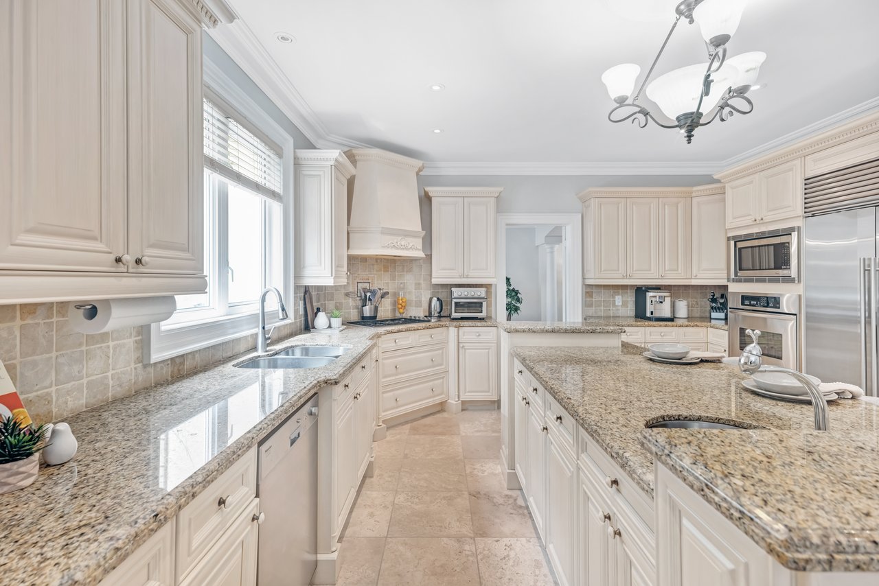 2126 Parker Dr