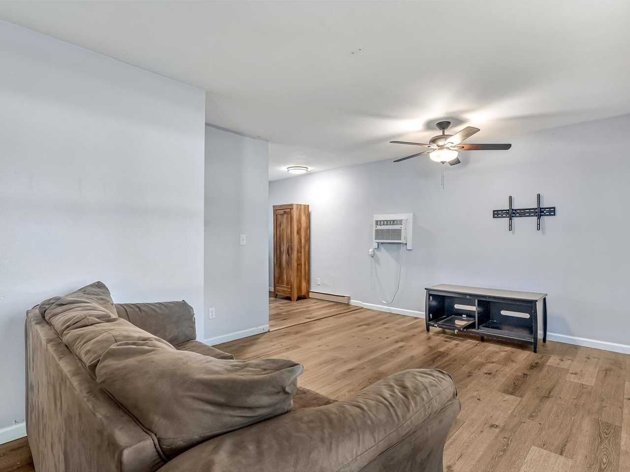 Prime Fairview Heights Triplex – Live for Less or Boost Your Cash Flow!