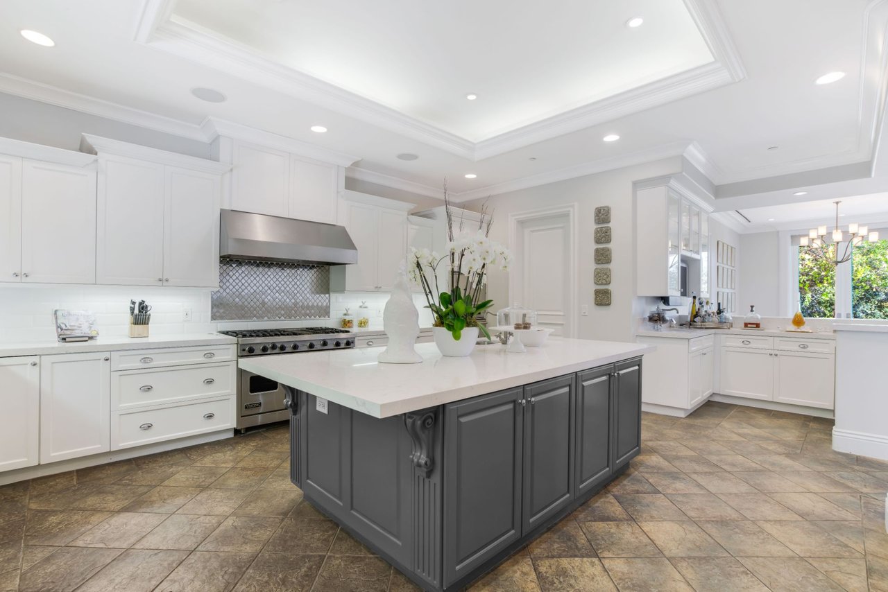 16677 Stone Oak Park