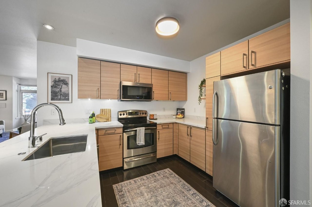 329 Bay Street # 204