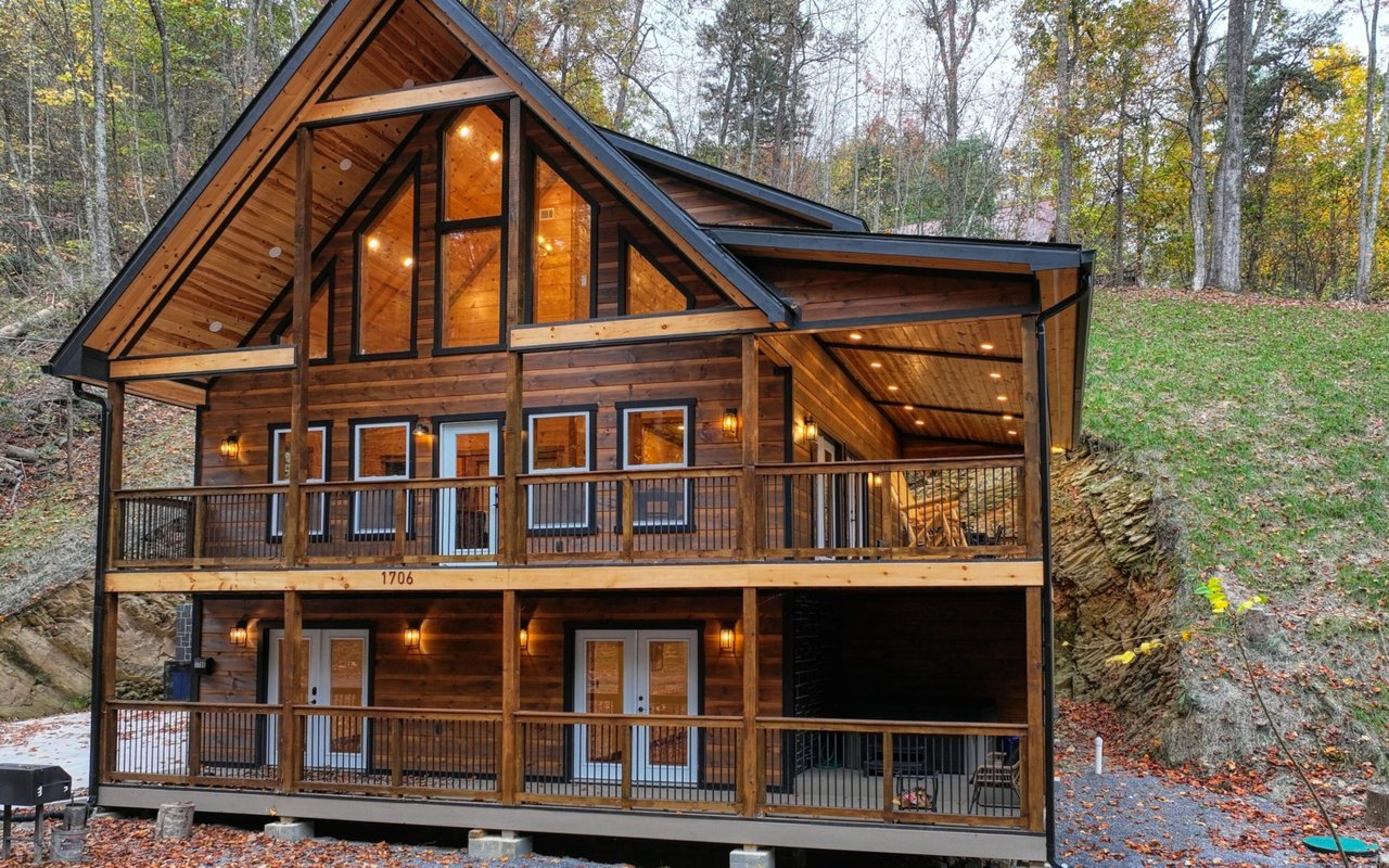 Wallace Luxury Spotlight | 1706 W Ski View Drive Sevierville, TN 37876
