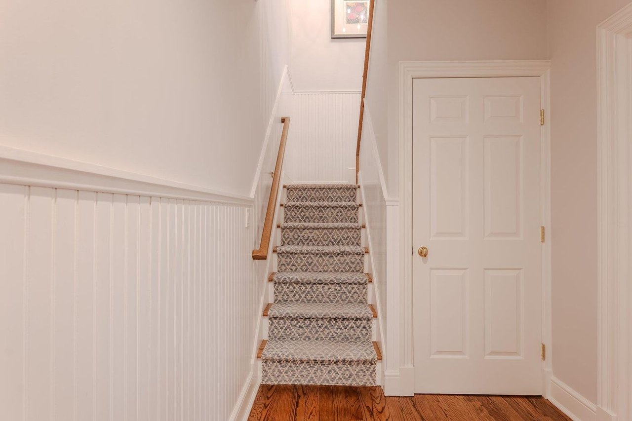 51 Lloyd Ln