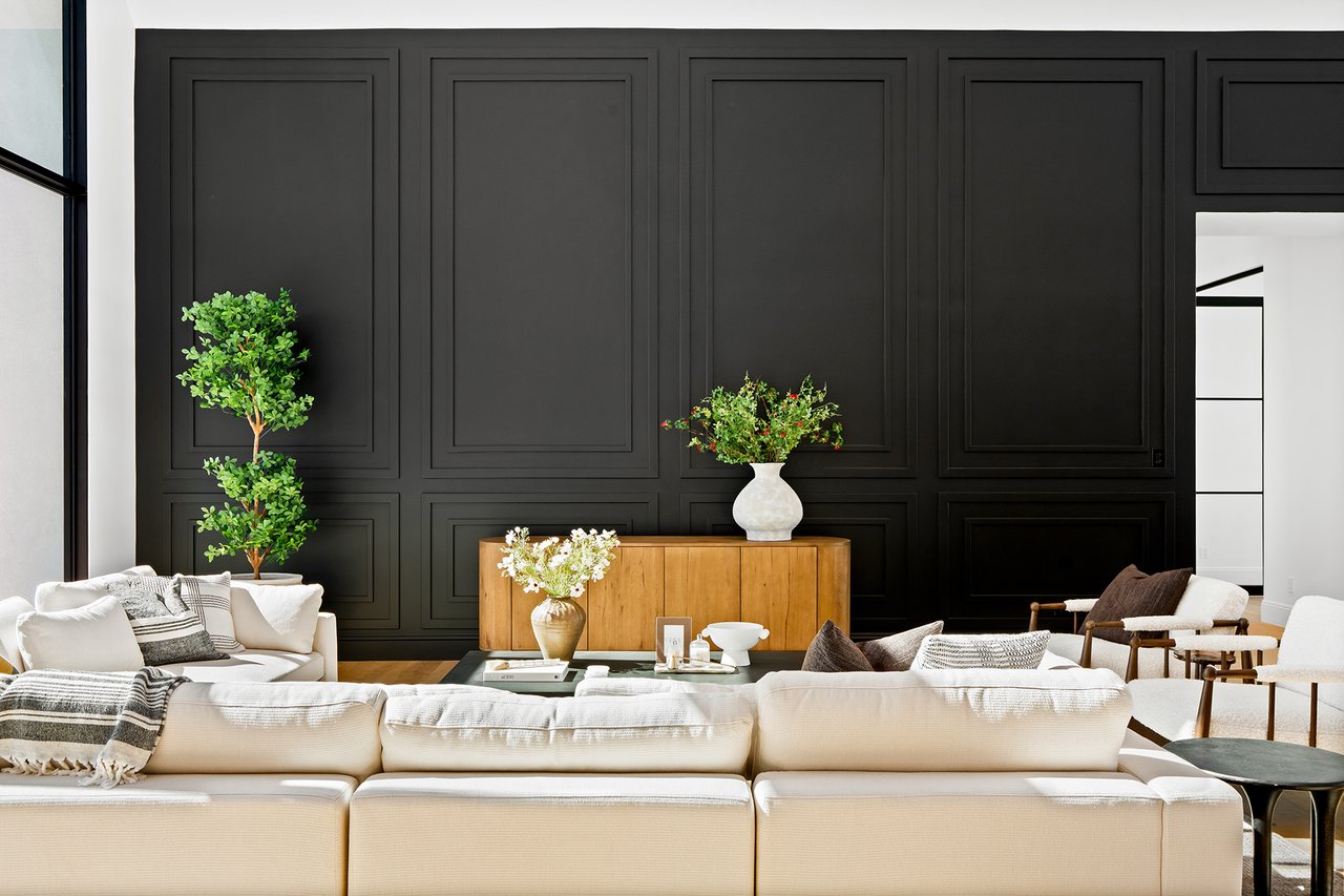 6230 E HILLCREST Boulevard