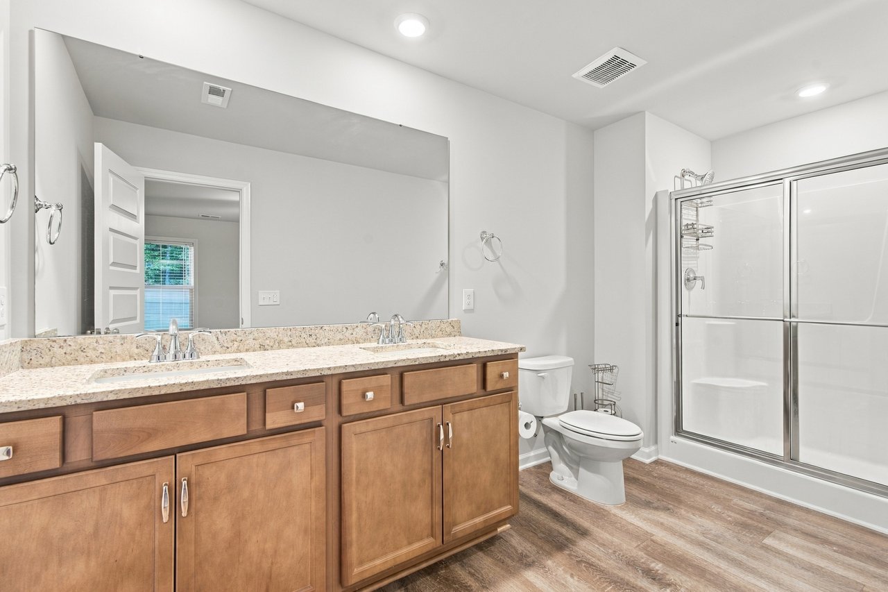 Modern Comfort Meets Unbeatable Location in Harvest!