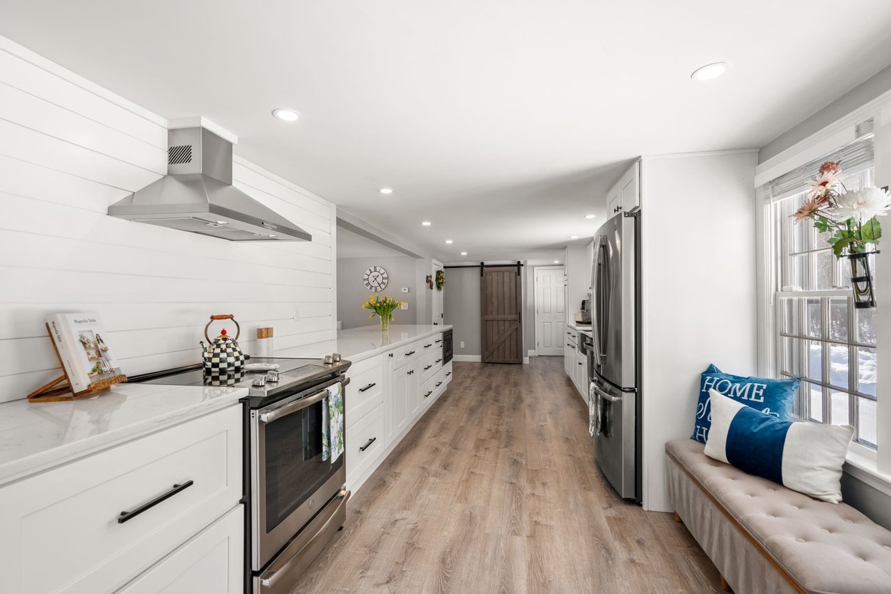 Adorable Farmhouse Right Off Route 3 in Hanover 